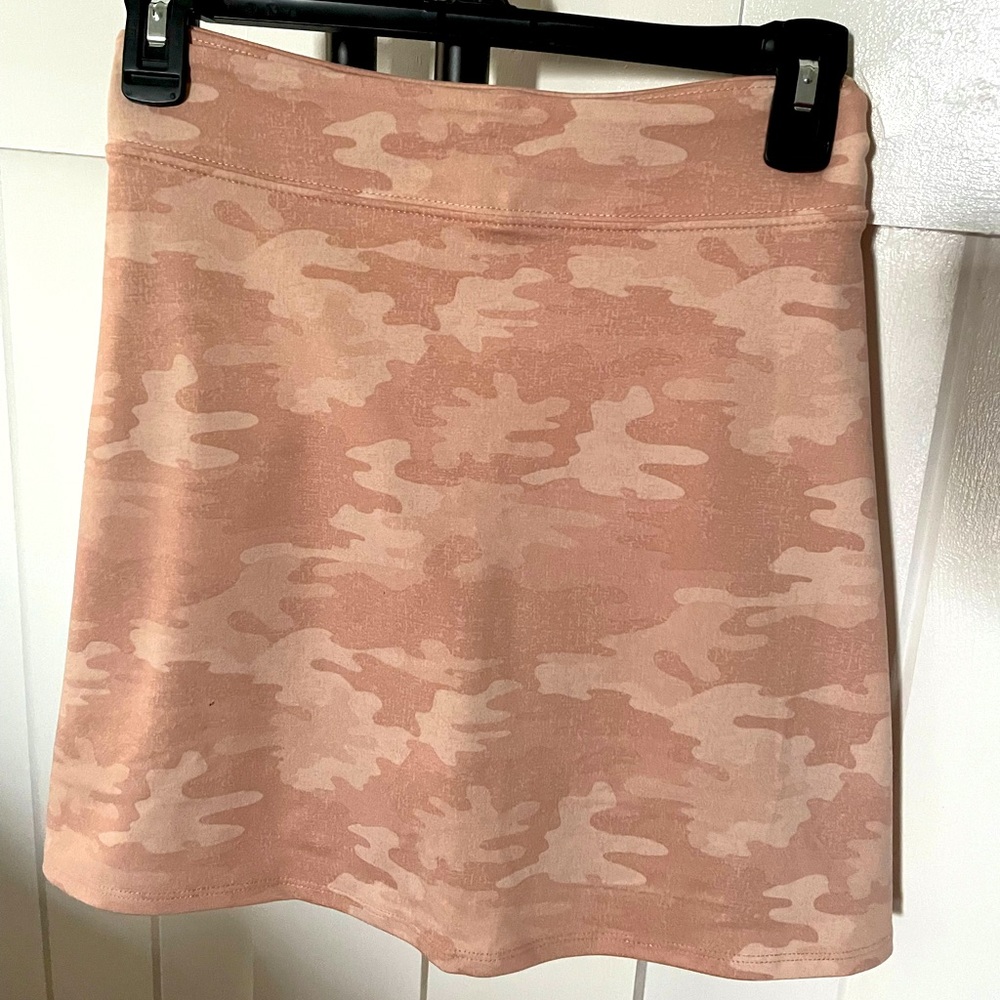 NWT Rose Camo Skort